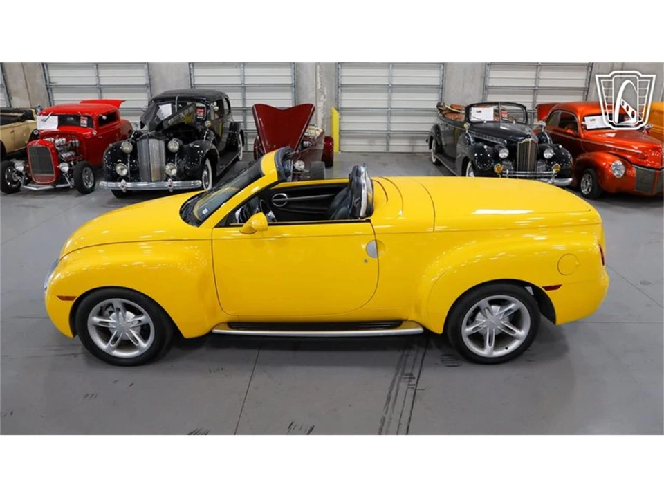 2004 Chevrolet SSR - Image 11 of 31