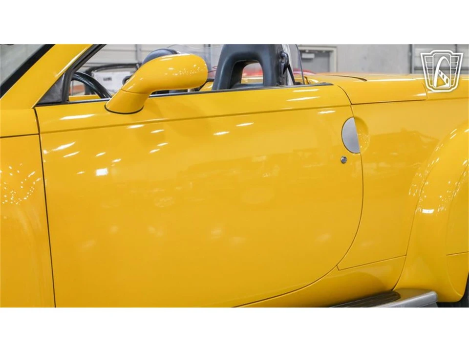 2004 Chevrolet SSR - Image 16 of 31