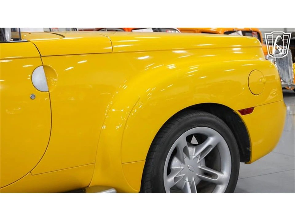 2004 Chevrolet SSR - Image 17 of 31