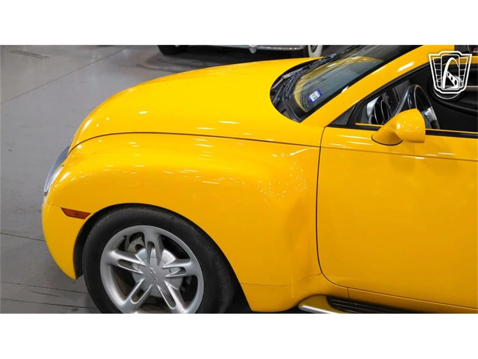 2004 Chevrolet SSR - Image 12 of 31