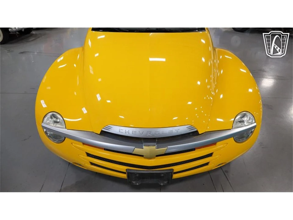 2004 Chevrolet SSR - Image 8 of 31