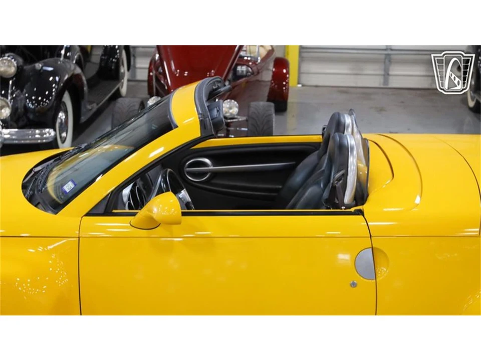 2004 Chevrolet SSR - Image 13 of 31