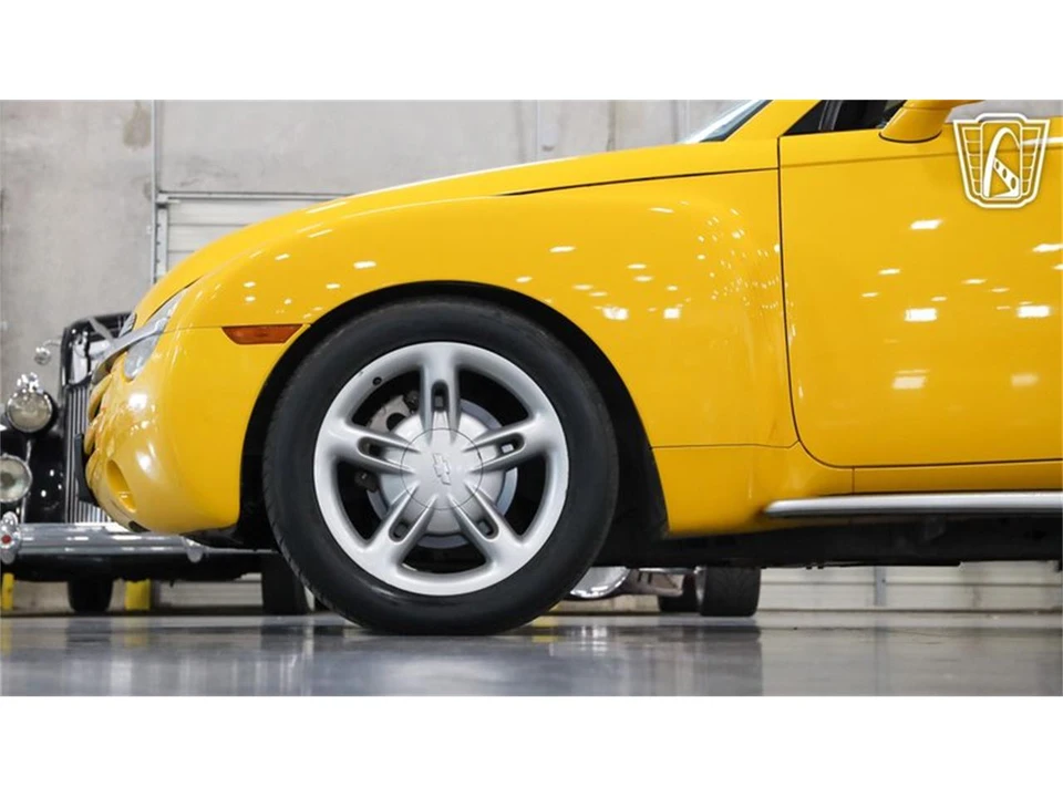 2004 Chevrolet SSR - Image 18 of 31