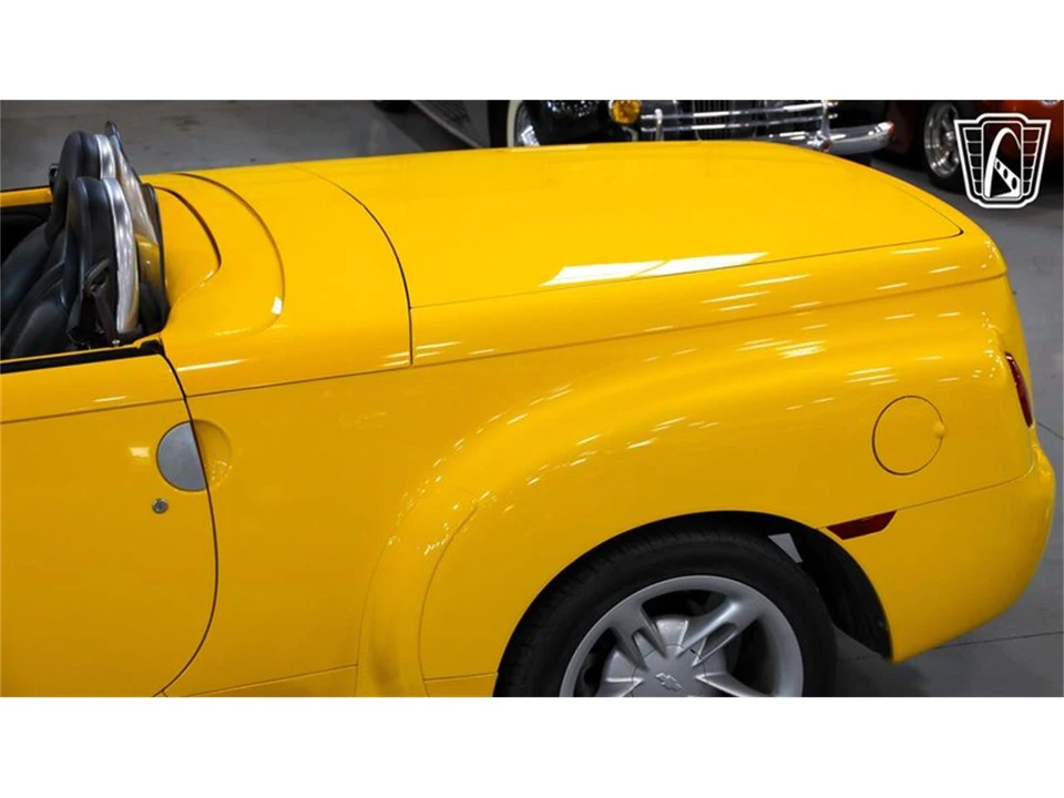 2004 Chevrolet SSR - Image 14 of 31