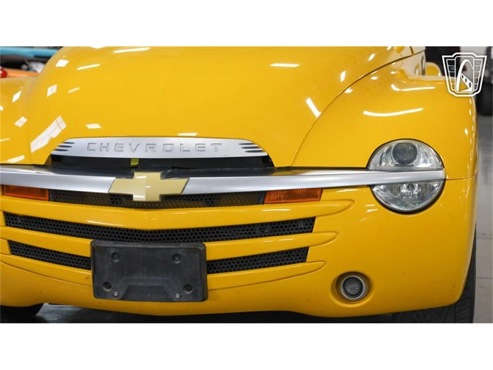 2004 Chevrolet SSR - Image 10 of 31