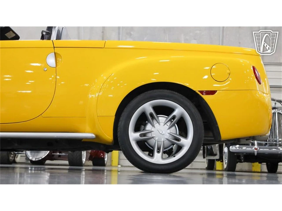 2004 Chevrolet SSR - Image 20 of 31