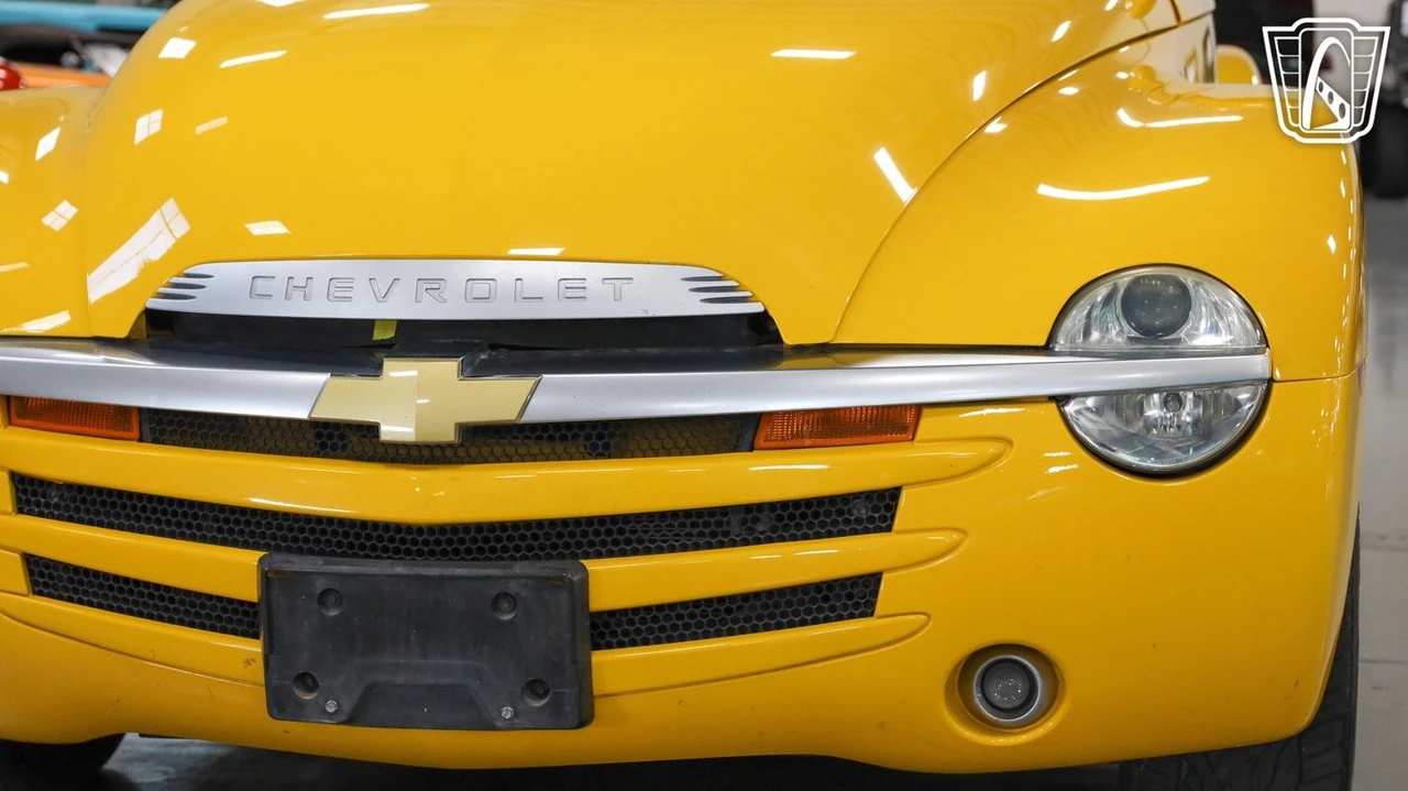 2004 Chevrolet SSR - Image 11 of 12