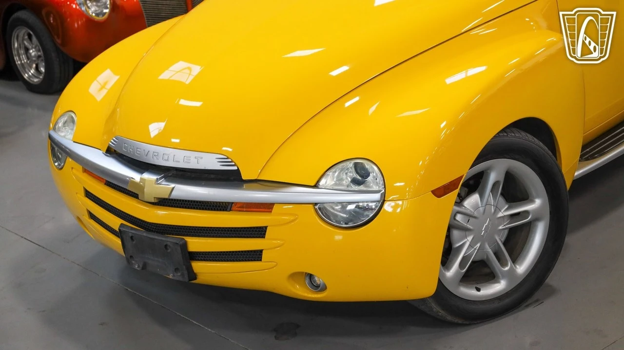 2004 Chevrolet SSR - Image 4 of 12