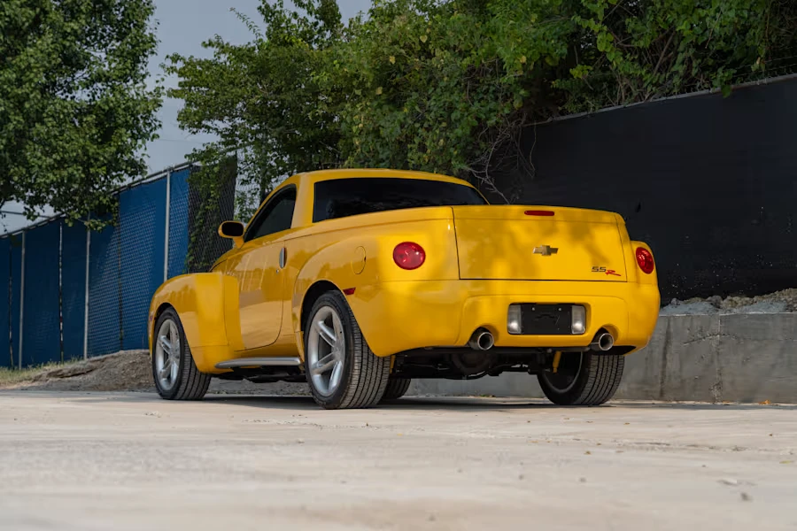 2004 Chevrolet SSR - Image 13 of 31
