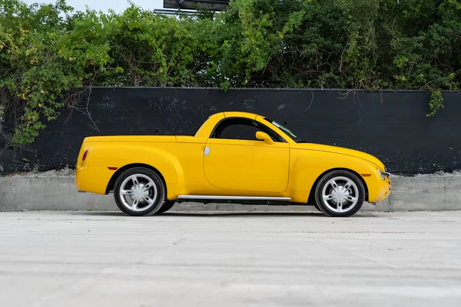 2004 Chevrolet SSR - Image 15 of 31