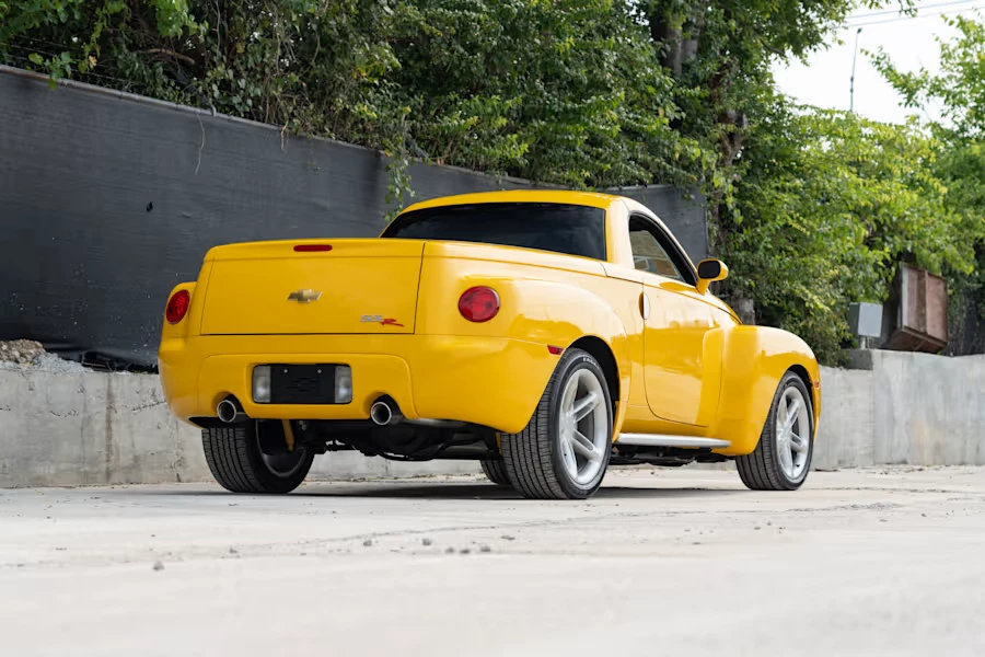 2004 Chevrolet SSR - Image 3 of 31