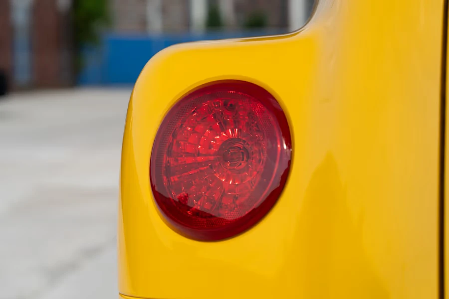 2004 Chevrolet SSR - Image 9 of 31