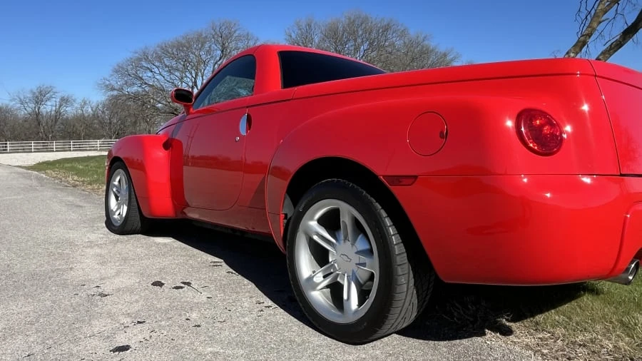 2004 Chevrolet SSR - Image 3 of 8