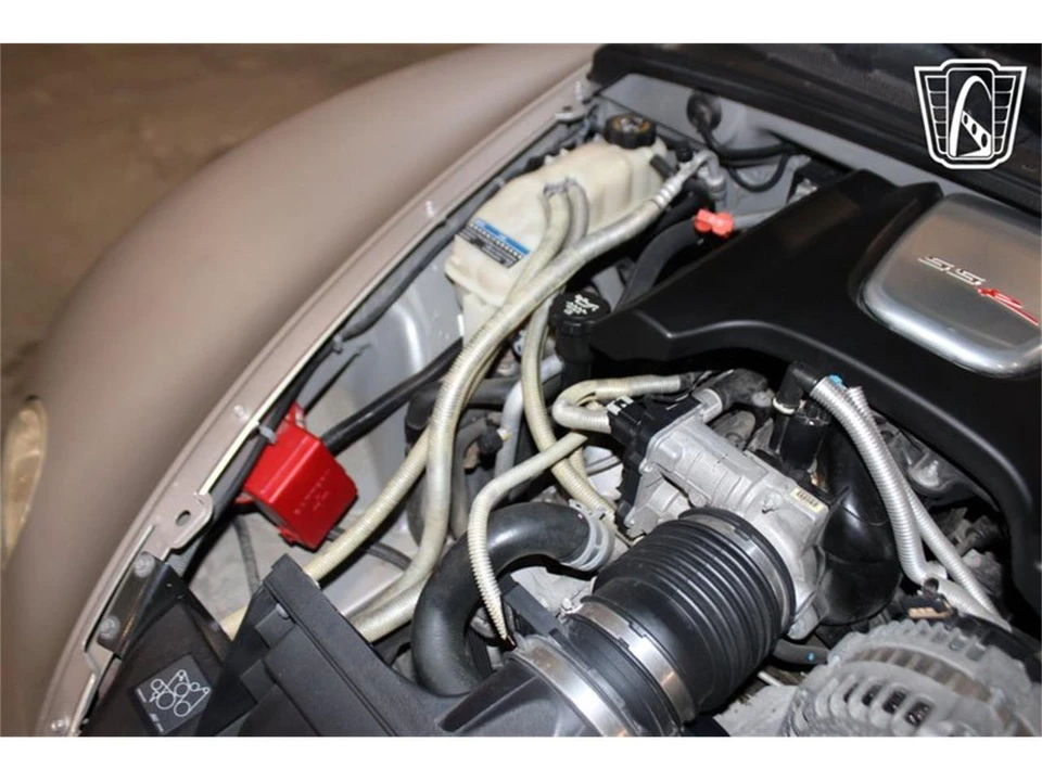 2004 Chevrolet SSR - Image 11 of 31