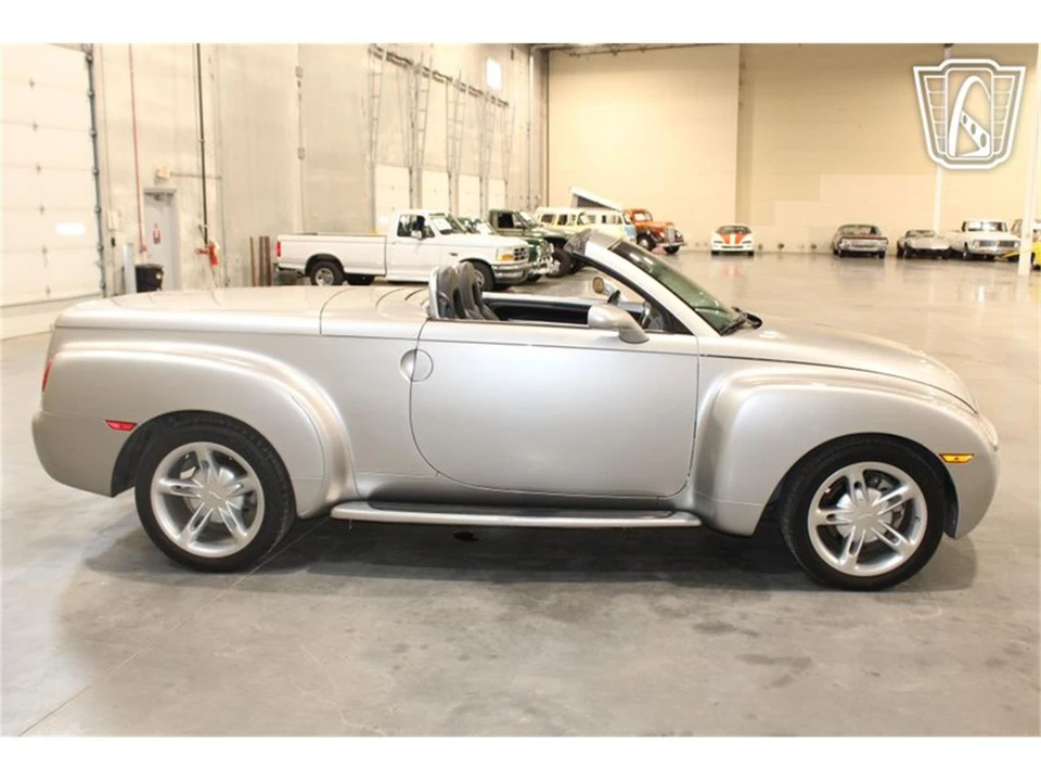 2004 Chevrolet SSR - Image 22 of 31