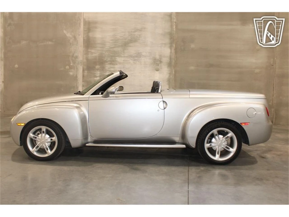 2004 Chevrolet SSR - Image 2 of 31