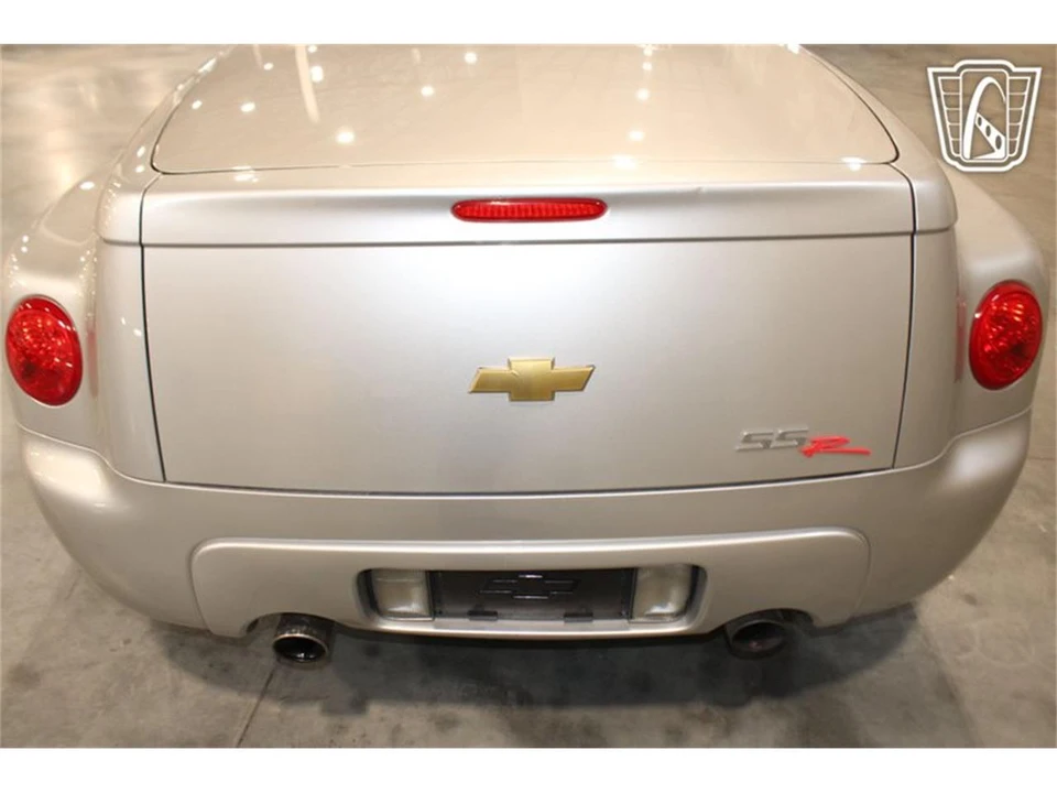 2004 Chevrolet SSR - Image 8 of 31