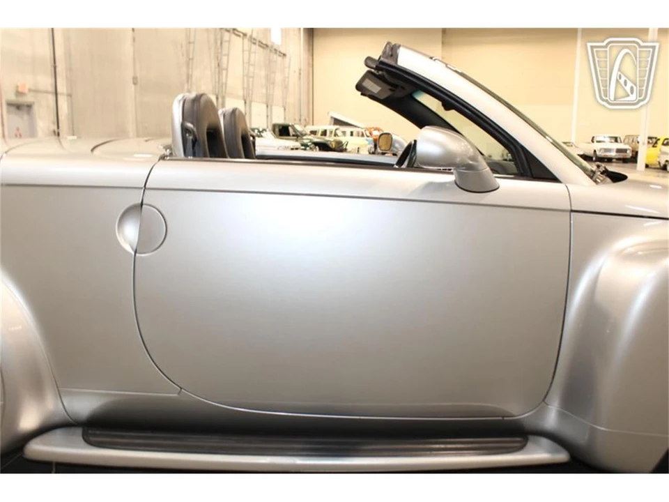 2004 Chevrolet SSR - Image 18 of 31