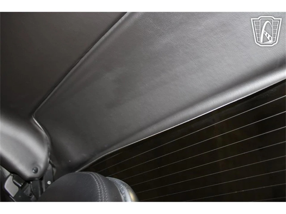 2004 Chevrolet SSR - Image 9 of 31