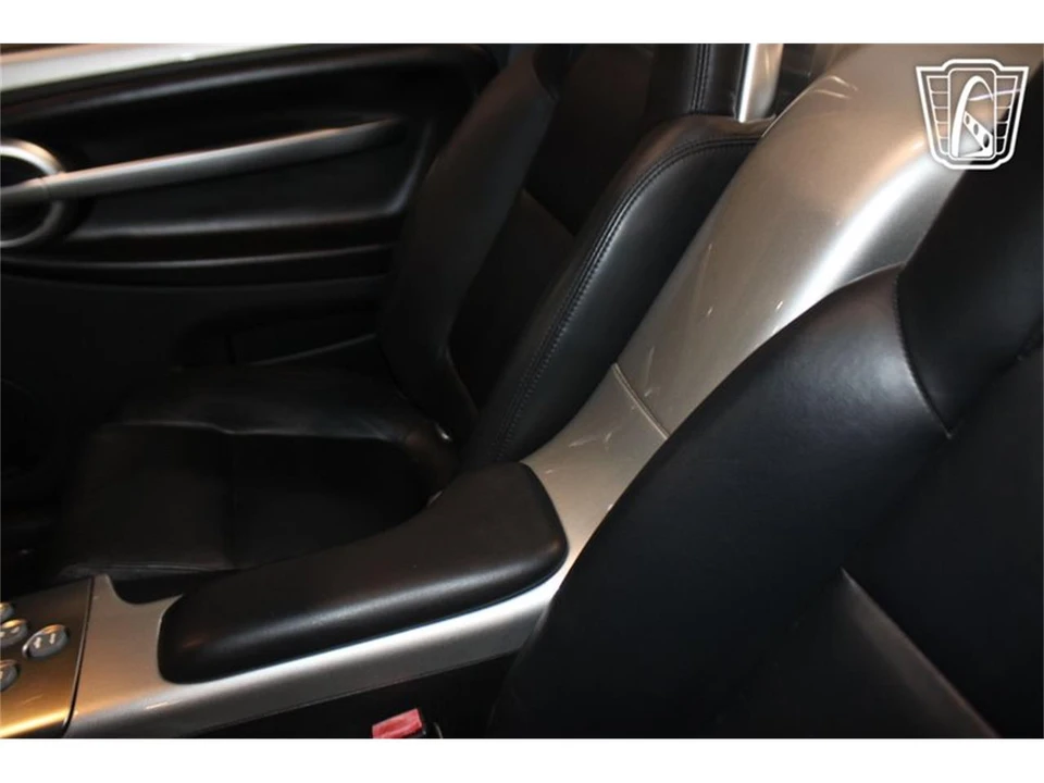 2004 Chevrolet SSR - Image 15 of 31