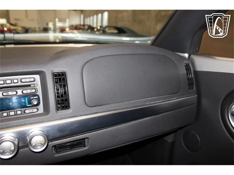 2004 Chevrolet SSR - Image 5 of 31