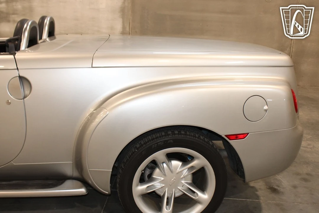 2004 Chevrolet SSR - Image 4 of 12