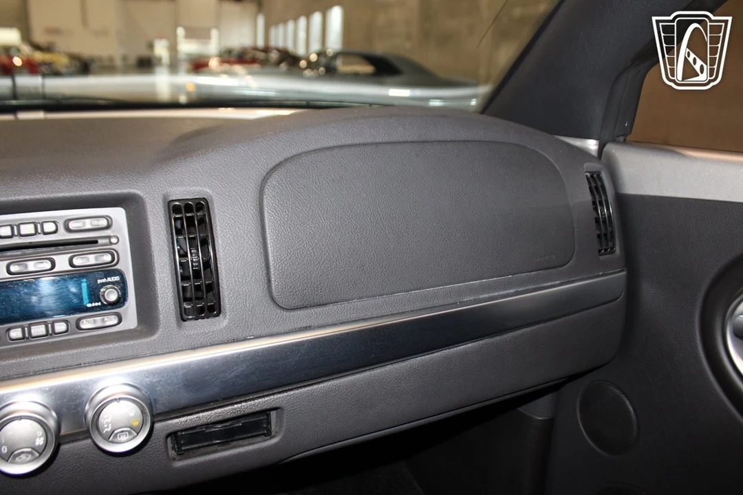 2004 Chevrolet SSR - Image 6 of 12