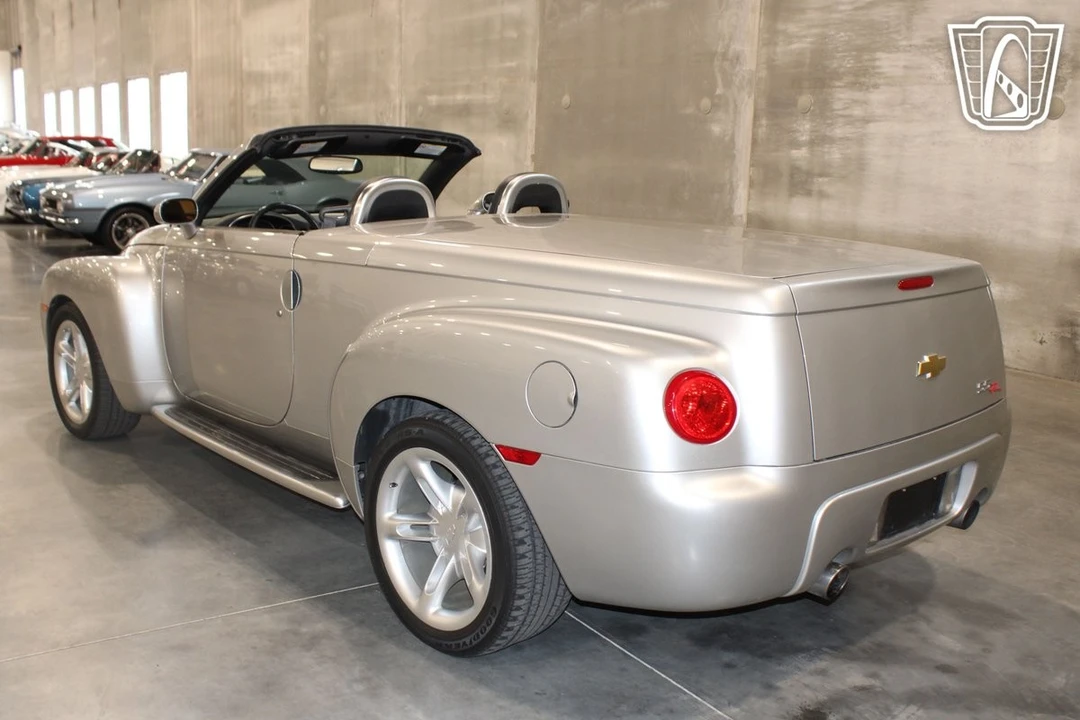 2004 Chevrolet SSR - Image 8 of 12