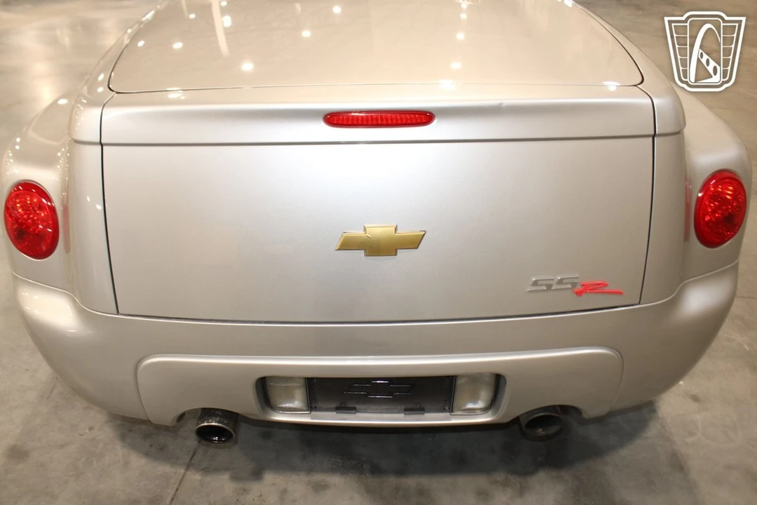 2004 Chevrolet SSR - Image 9 of 12
