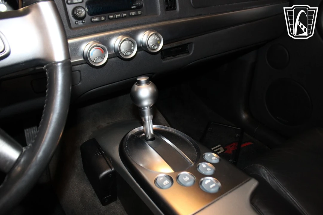2004 Chevrolet SSR - Image 11 of 12