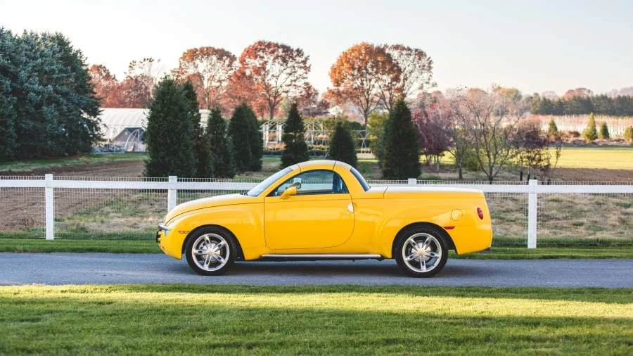 2004 Chevrolet SSR - Image 2 of 12