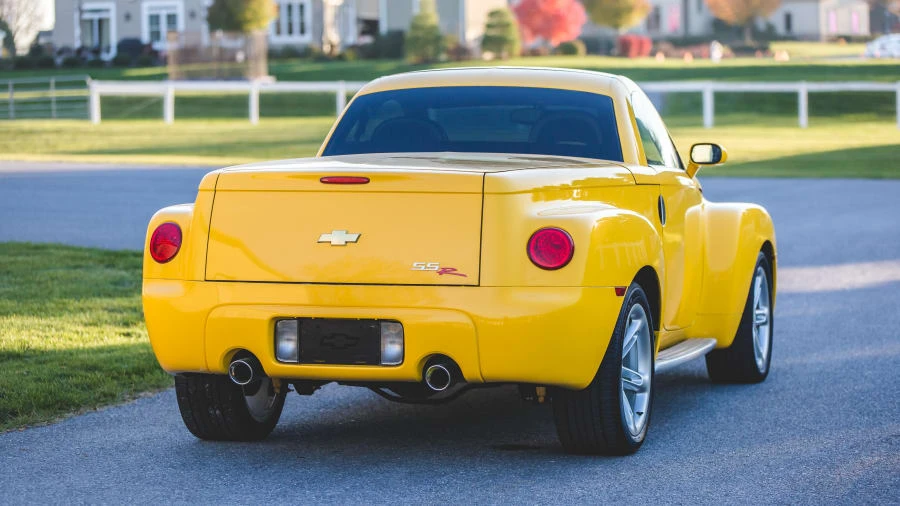 2004 Chevrolet SSR - Image 3 of 12