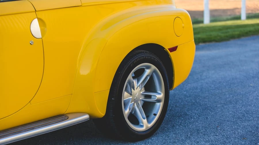 2004 Chevrolet SSR - Image 10 of 12