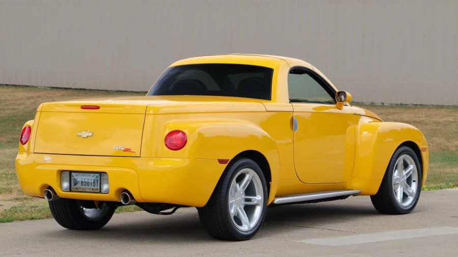 2004 Chevrolet SSR - Image 3 of 12