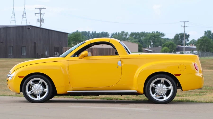 2004 Chevrolet SSR - Image 8 of 12