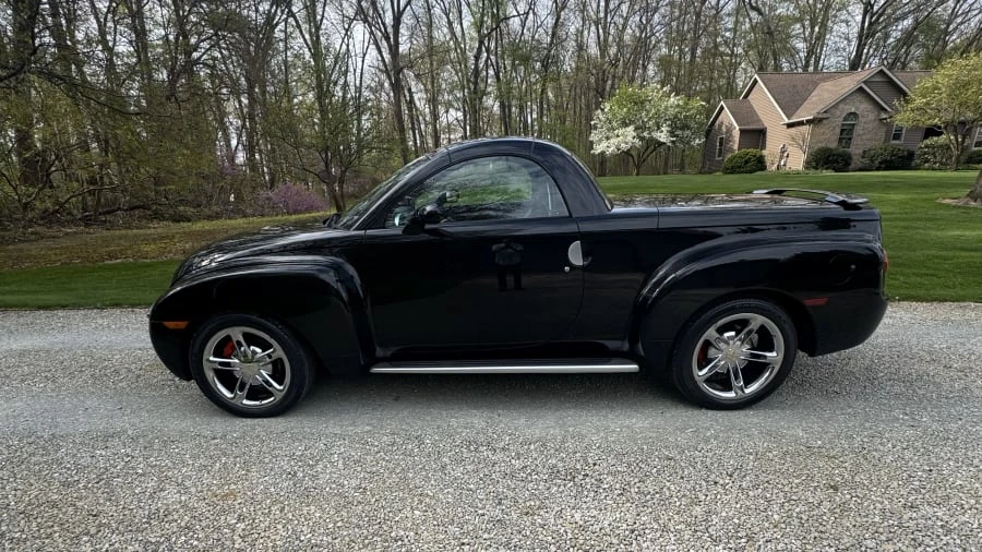 2004 Chevrolet SSR - Image 9 of 23