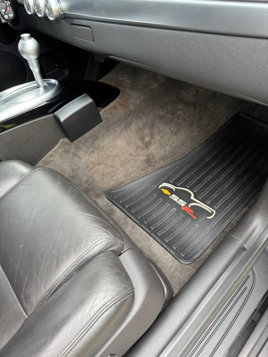 2004 Chevrolet SSR - Image 17 of 23