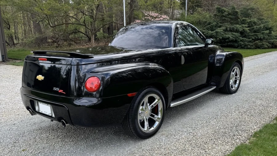 2004 Chevrolet SSR - Image 3 of 23
