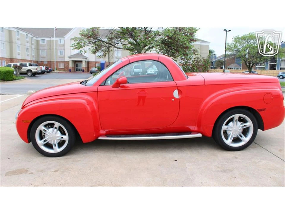 2004 Chevrolet SSR - Image 26 of 31