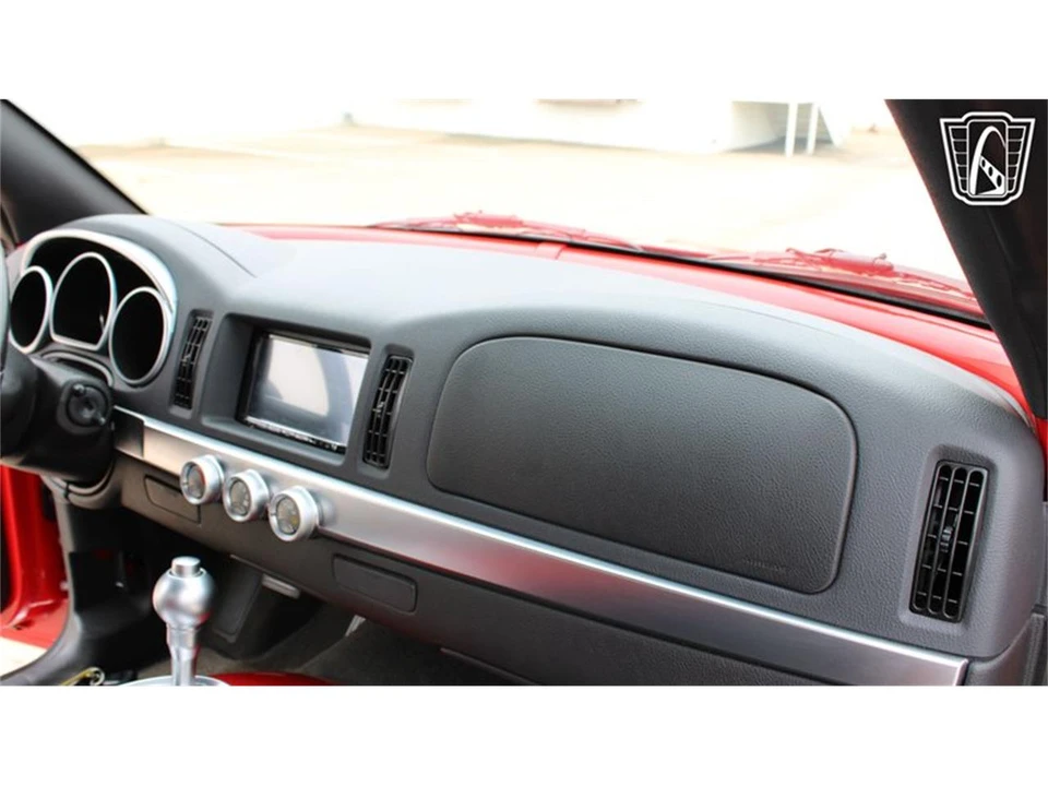 2004 Chevrolet SSR - Image 11 of 31