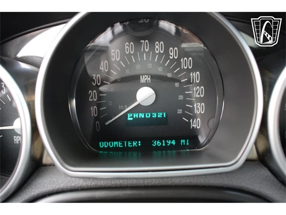 2004 Chevrolet SSR - Image 14 of 31
