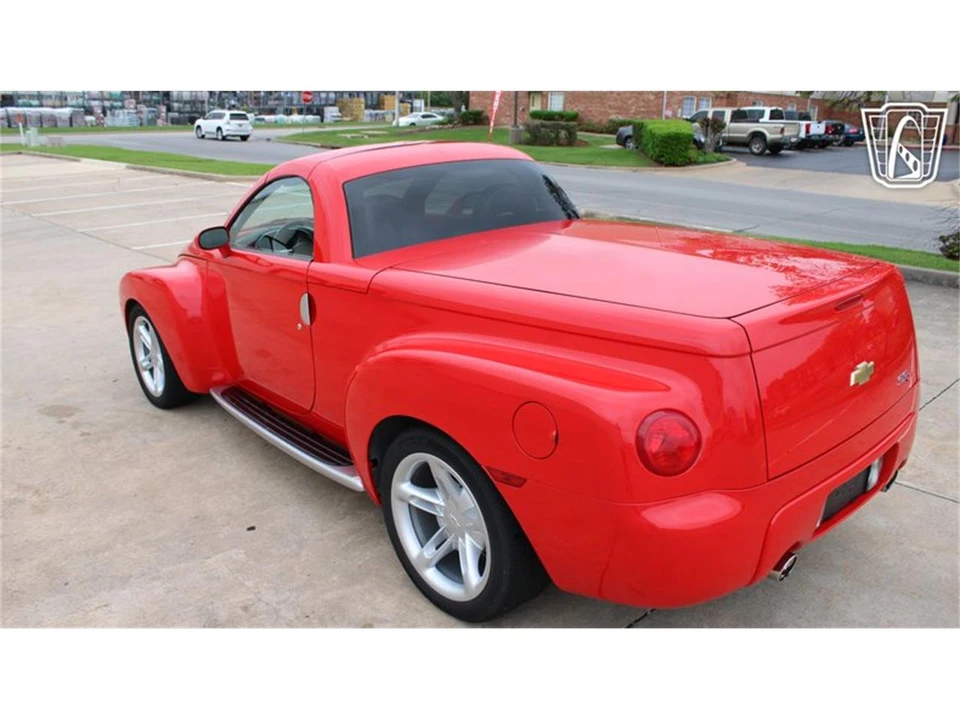 2004 Chevrolet SSR - Image 3 of 31
