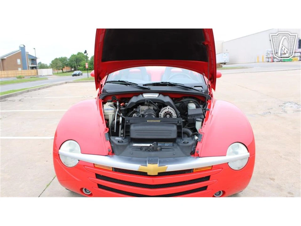 2004 Chevrolet SSR - Image 16 of 31