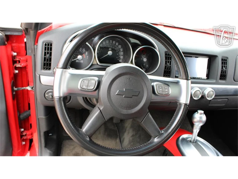2004 Chevrolet SSR - Image 10 of 31