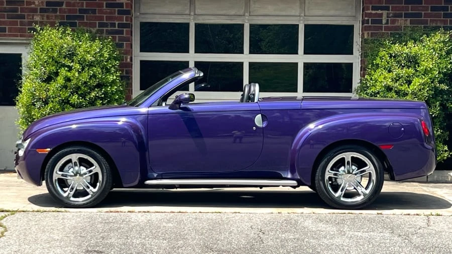 2004 Chevrolet SSR - Image 2 of 18