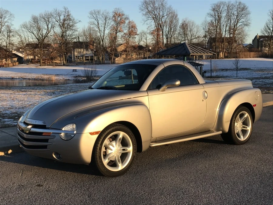 2004 Chevrolet SSR - Image 2 of 8