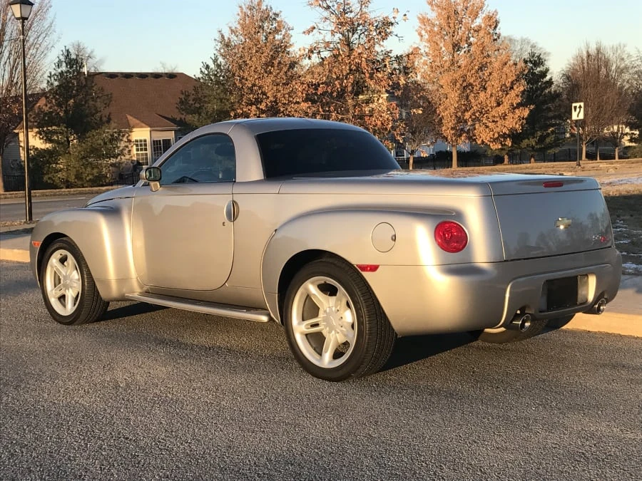 2004 Chevrolet SSR - Image 4 of 8