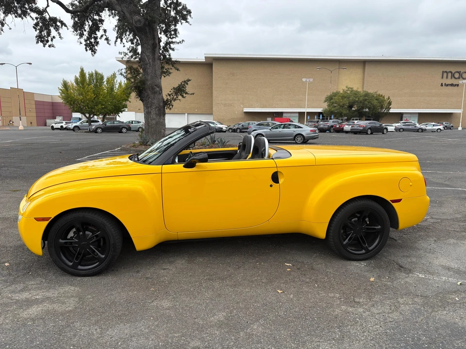 2004 Chevrolet SSR - Image 9 of 31