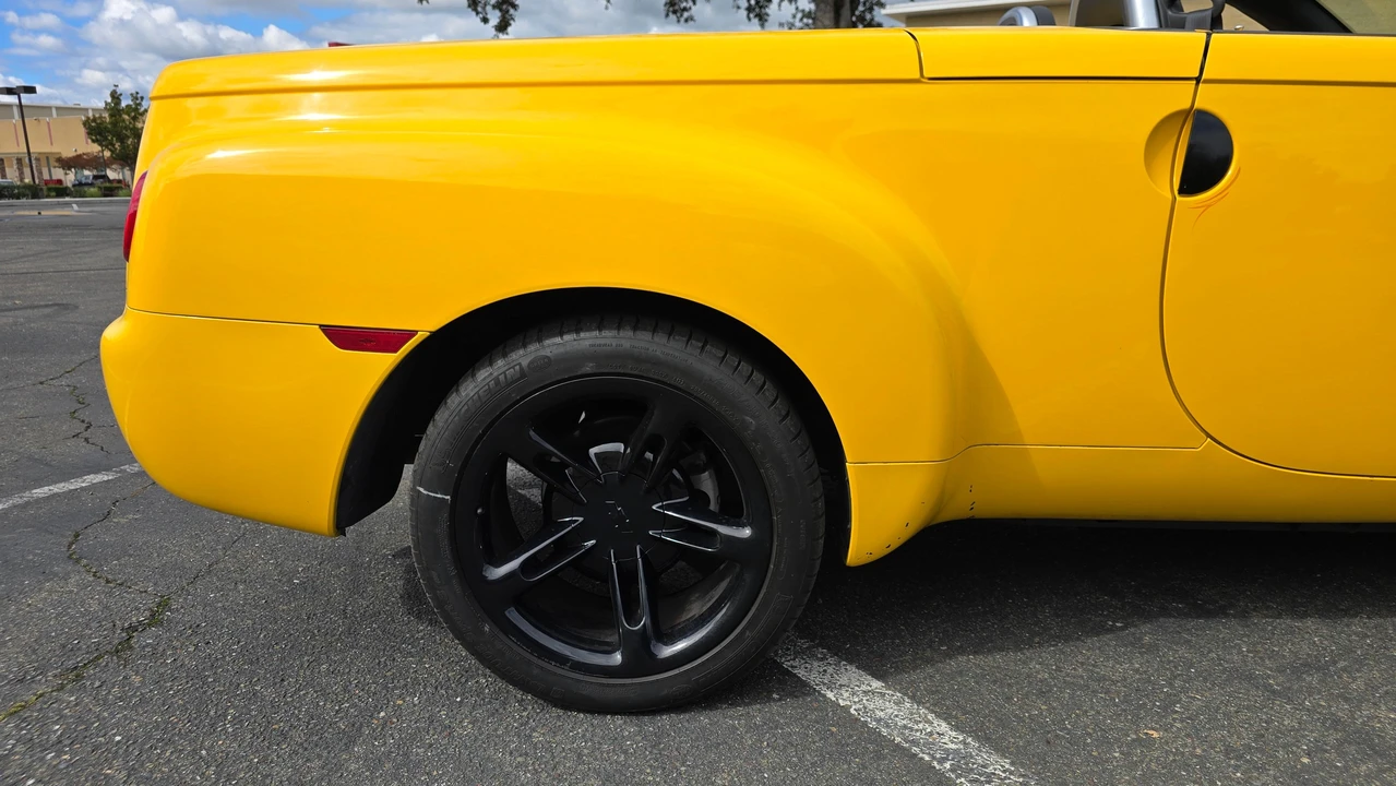 2004 Chevrolet SSR - Image 30 of 31