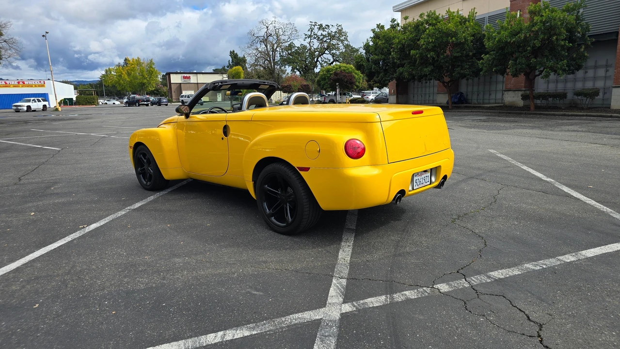 2004 Chevrolet SSR - Image 11 of 31